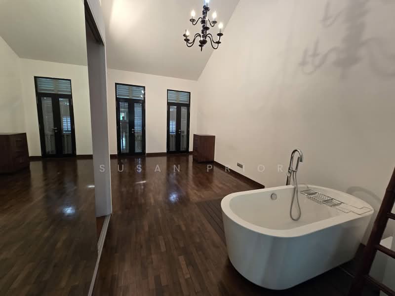 Everitt / Joo Chiat Cute Shophouse 2 Bed, Everitt Road, Joo Chiat Road, 2 Bedrooms, 1,585 sqft, Conservation House For Rent, by Susan Prior, 500238354 - Bathroom - PropertyGuru.com.sg