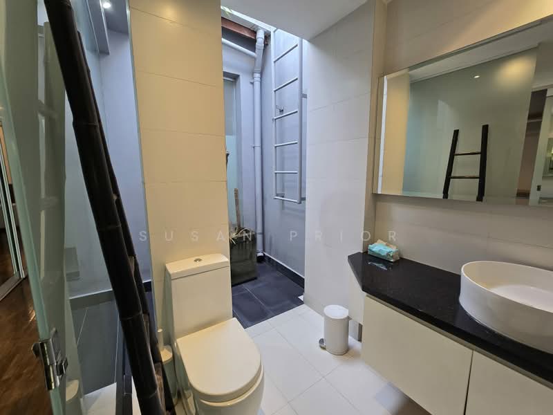 Everitt / Joo Chiat Cute Shophouse 2 Bed, Everitt Road, Joo Chiat Road, 2 Bedrooms, 1,585 sqft, Conservation House For Rent, by Susan Prior, 500238354 - Bathroom - PropertyGuru.com.sg