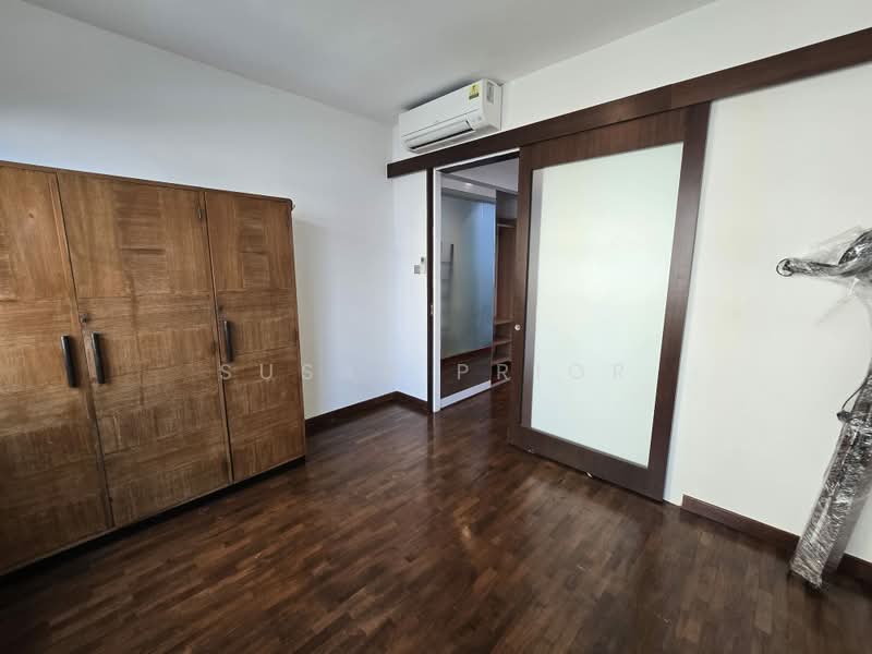 Everitt / Joo Chiat Cute Shophouse 2 Bed, Everitt Road, Joo Chiat Road, 2 Bedrooms, 1,585 sqft, Conservation House For Rent, by Susan Prior, 500238354 - Bedroom - PropertyGuru.com.sg