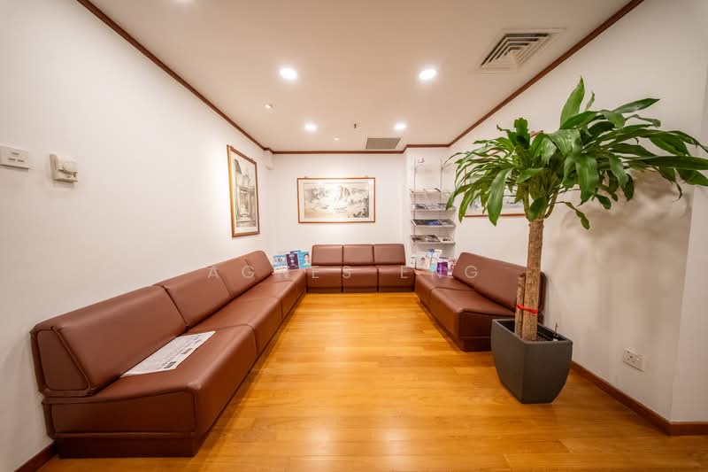 Mount Elizabeth Hospital / Medical Center, 3 Mount Elizabeth, 1,184 sqft, Medical For Sale, by Agnes Eng, 500238357 - Waiting Area - CommercialGuru.com.sg