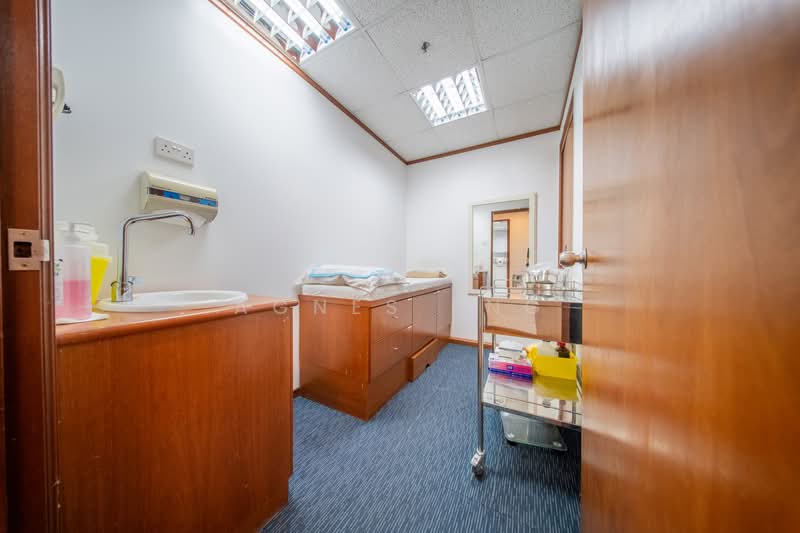 Mount Elizabeth Hospital / Medical Center, 3 Mount Elizabeth, 1,184 sqft, Medical For Sale, by Agnes Eng, 500238357 - Consultation Room - CommercialGuru.com.sg