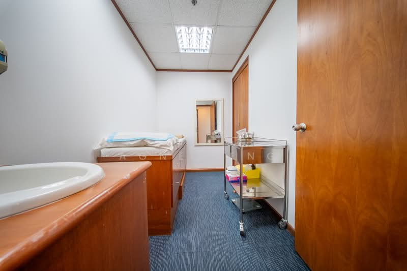 Mount Elizabeth Hospital / Medical Center, 3 Mount Elizabeth, 1,184 sqft, Medical For Sale, by Agnes Eng, 500238357 - Consultation Room - CommercialGuru.com.sg