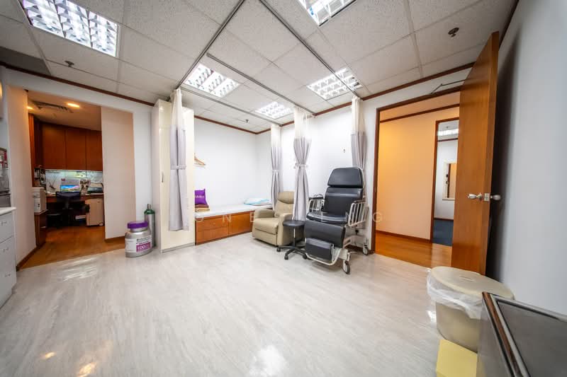 Mount Elizabeth Hospital / Medical Center, 3 Mount Elizabeth, 1,184 sqft, Medical For Sale, by Agnes Eng, 500238357 - Consultation Room - CommercialGuru.com.sg