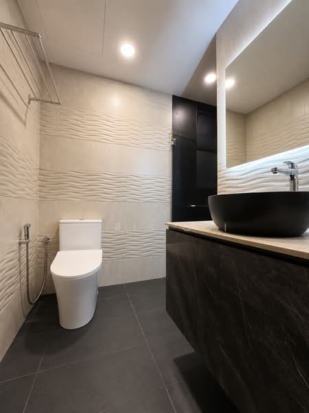 Parkview Apartments, 1 Bukit Batok Street 25, 2 Bedrooms, 980 sqft, Condominium For Sale, by Chris Ooi, 500238412 - Bathroom - PropertyGuru.com.sg