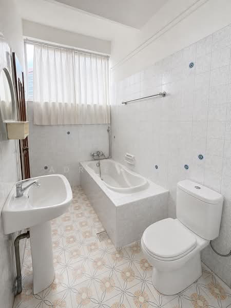 Elizabeth Tower, 14 Mount Elizabeth, 3 Bedrooms, 2,002 sqft, Condominium For Sale, by Adriel Tan, 500238418 - Bathroom - PropertyGuru.com.sg