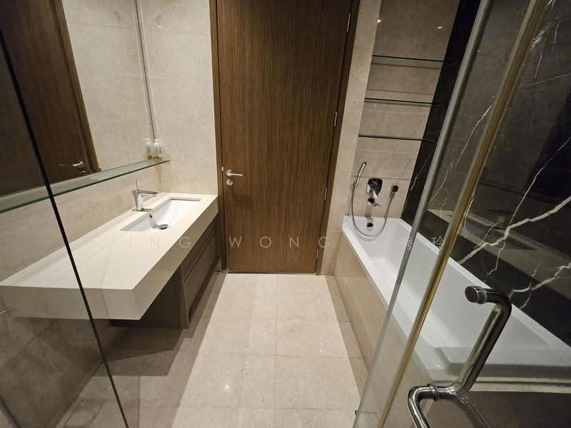 Alana, Sunrise Terrace, Seletar / Yio Chu Kang, 4 Bedrooms, 3,122 sqft, Terraced House For Sale, by Ling Wong 王秀玲, 500238427 - Master Bathroom - PropertyGuru.com.sg