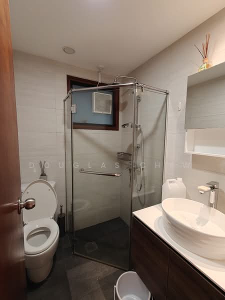90 Holland Road, 90 Holland Road, 2 Bedrooms, 1,216 sqft, Condominium For Rent, by Douglas Chew, 500238431 - Bathroom - PropertyGuru.com.sg