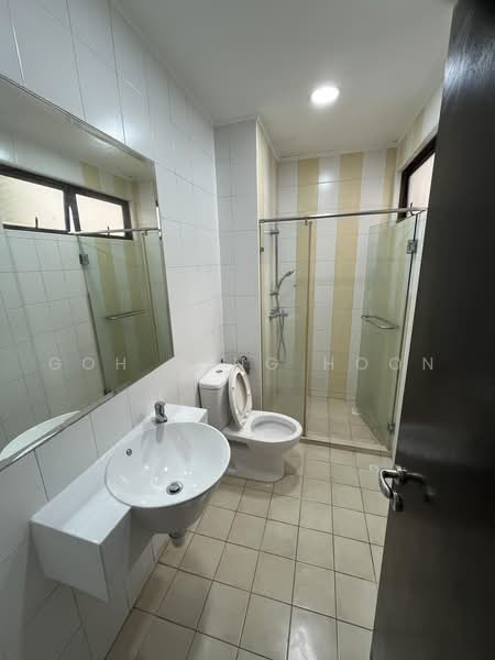 Clementi Park, 010101 Sunset Drive, 2 Bedrooms, 1,162 sqft, Condominium For Sale, by Goh Heng Hoon, 500238432 - Bathroom - PropertyGuru.com.sg