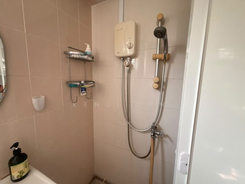 372 Clementi Avenue 4, 372 Clementi Avenue 4, Room Rental, 80 sqft, HDB Flat For Rent, by Kenji Goh, 500238458 - Bathroom - PropertyGuru.com.sg