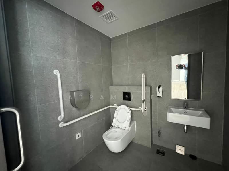 Sky Eden @ Bedok, 1 Bedok Central, Bedok / Upper East Coast, 678 sqft, Mall Shop For Sale, by Abram Lee, 500238478 - Bathroom - CommercialGuru.com.sg