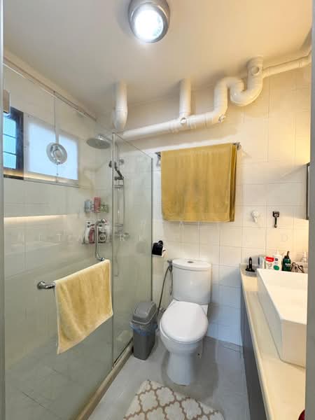 28 Cassia Crescent, 28 Cassia Crescent, 3 Bedrooms, 1,292 sqft, HDB Flat For Sale, by Phoebe, 500238486 - Bathroom - PropertyGuru.com.sg
