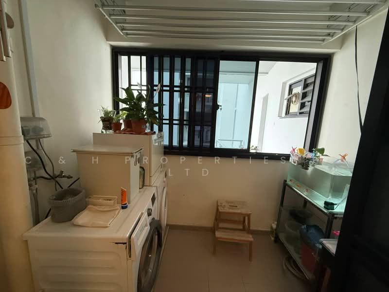 197D Boon Lay Fields, 197D Boon Lay Drive, 3 Bedrooms, 1,216 sqft, HDB Flat For Sale, by TONY, 500238493 - Balcony - PropertyGuru.com.sg