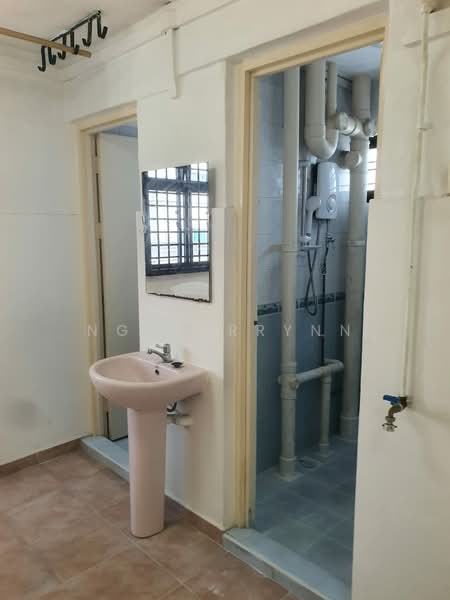 52 Sims Place, 52 Sims Place, 2 Bedrooms, 700 sqft, HDB Flat For Sale, by Ng Dorrynn, 500238504 - Bathroom - PropertyGuru.com.sg