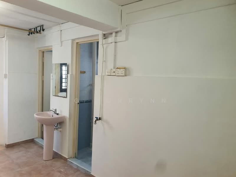 52 Sims Place, 52 Sims Place, 2 Bedrooms, 700 sqft, HDB Flat For Sale, by Ng Dorrynn, 500238504 - Bathroom - PropertyGuru.com.sg