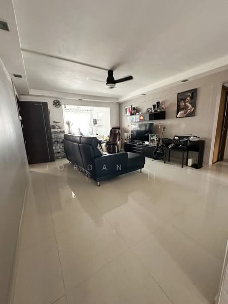 6 Lorong Lew Lian, 6 Lorong Lew Lian, 3 Bedrooms, 1,055 sqft, HDB Flat For Sale, by Jordan Ang, 500238507 - Living Room - PropertyGuru.com.sg