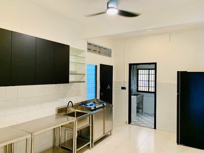313 Upper Paya Lebar Road, Hougang / Punggol / Sengkang, 3 Bedrooms, 1,400 sqft, Walk-up Apartment For Sale, by Vanessa Foo, 500238514 - Kitchen - PropertyGuru.com.sg