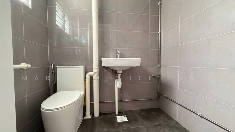439 Yishun Avenue 11, 439 Yishun Avenue 11, Sembawang / Yishun, 3 Bedrooms, 904 sqft, HDB Flat For Sale, by Mark Lim Chee Tong, 500238528 - Bathroom - PropertyGuru.com.sg