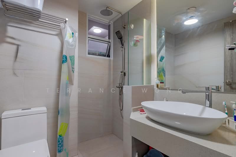 Carissa Park Condo, 2 Flora Drive, 3 Bedrooms, 1,324 sqft, Condominium For Sale, by Terrance Wong, 500238537 - Bathroom - PropertyGuru.com.sg