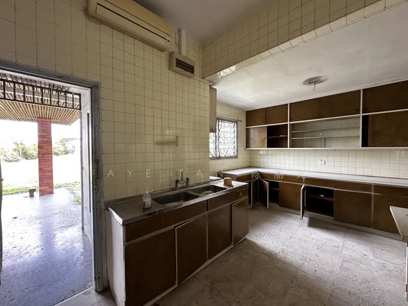Freehold Detached House Soo Chow Estate, , 3 Bedrooms, 2,000 sqft, Detached House For Sale, by Faye Tan 陈丽儿, 500238566 - Kitchen - PropertyGuru.com.sg