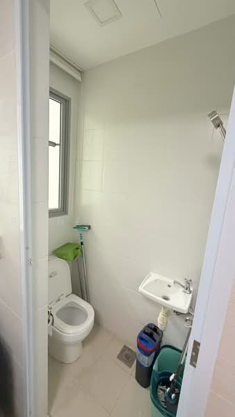 Grange Infinite, 27 Grange Road, 3 Bedrooms, 2,368 sqft, Condominium For Sale, by Reiner Svento, 500238573 - Helper’s Bathroom - PropertyGuru.com.sg