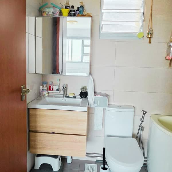 591A Ang Mo Kio Street 51, 591A Ang Mo Kio Street 51, 3 Bedrooms, 1,001 sqft, HDB Flat For Sale, by Kelly Tan, 500238585 - Bathroom - PropertyGuru.com.sg