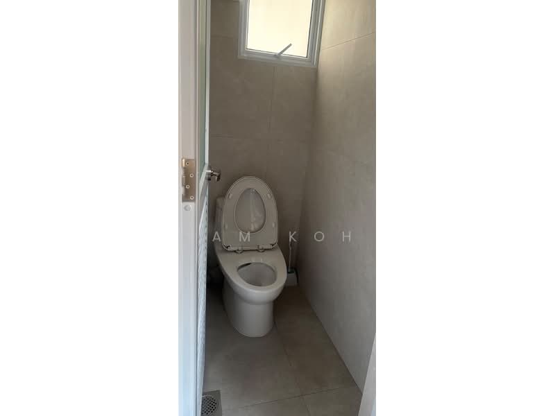 804 King George's Avenue, 804 King George's Avenue, Farrer Park / Serangoon Rd, Room Rental, 178 sqft, HDB Flat For Rent, by Sam Koh, 500238594 - Bathroom - PropertyGuru.com.sg