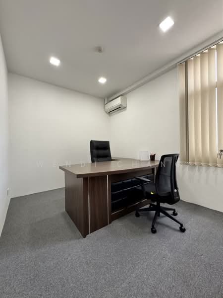 Manhattan House, 151 Chin Swee Road, Alexandra / Commonwealth, 517 sqft, Office For Rent, by Wendi Chang, 500238598 - Interior - CommercialGuru.com.sg