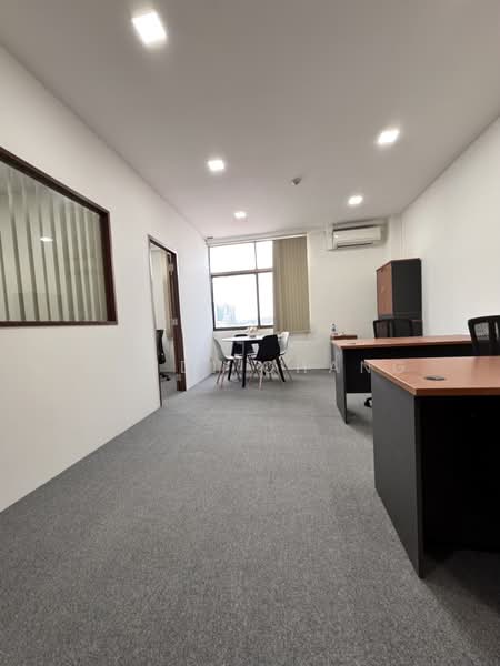 Manhattan House, 151 Chin Swee Road, Alexandra / Commonwealth, 517 sqft, Office For Rent, by Wendi Chang, 500238598 - Interior - CommercialGuru.com.sg