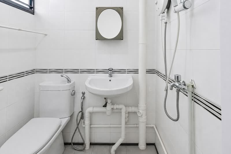 107 Bukit Purmei Road, 107 Bukit Purmei Road, 2 Bedrooms, 721 sqft, HDB Flat For Sale, by Kit Toh, 500238599 - Bathroom - PropertyGuru.com.sg