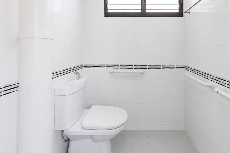 107 Bukit Purmei Road, 107 Bukit Purmei Road, 2 Bedrooms, 721 sqft, HDB Flat For Sale, by Kit Toh, 500238599 - Bathroom - PropertyGuru.com.sg