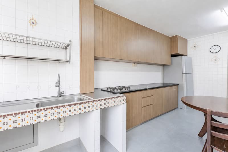 107 Bukit Purmei Road, 107 Bukit Purmei Road, 2 Bedrooms, 721 sqft, HDB Flat For Sale, by Kit Toh, 500238599 - Kitchen - PropertyGuru.com.sg
