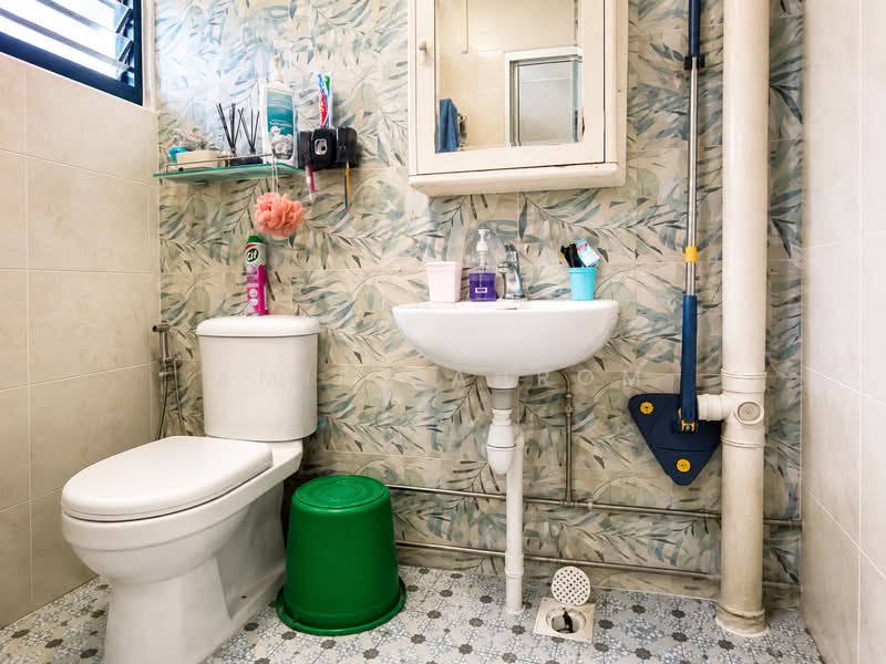 602 Ang Mo Kio Avenue 5, 602 Ang Mo Kio Avenue 5, 2 Bedrooms, 721 sqft, HDB Flat For Sale, by Amir Bahrom, 500238620 - Bathroom - PropertyGuru.com.sg