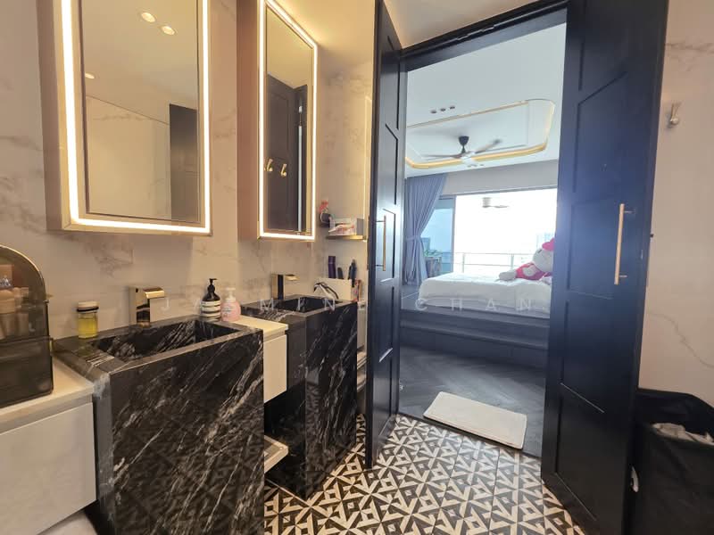 Undervalued 4 bed in Orchard Newton Novena, , 4 Bedrooms, 1,938 sqft, Condominium For Sale, by Jasmine Chan, 500238635 - Bathroom - PropertyGuru.com.sg