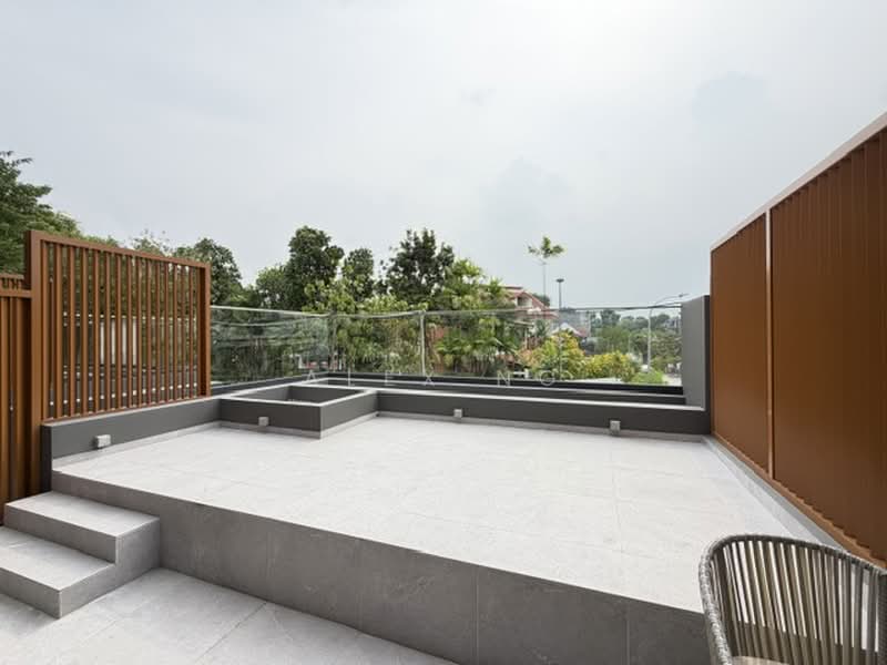Unblock, Huge Land, Brand New 2.5sty + Basement, Good Layout, Park 2-3 Cars, Accessible, Seletar Hill estate, Yio Chu kang Estate, Neram Estate, Kasai Estate, 5 Bedrooms, 4,684 sqft, Terraced House For Sale, by Alex Ng, 500238645 - Exterior - PropertyGuru.com.sg