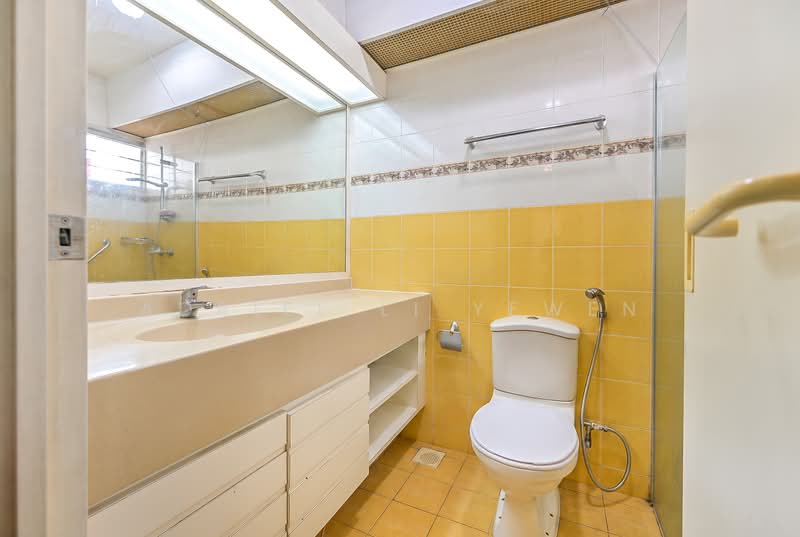 389 Bukit Batok West Avenue 5, 389 Bukit Batok West Avenue 5, 3 Bedrooms, 1,184 sqft, HDB Flat For Sale, by Adriel Li Yewen, 500238651 - Bathroom - PropertyGuru.com.sg