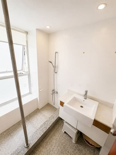 La Casa, 64 Woodlands Drive 16, 2 Bedrooms, 904 sqft, Condominium For Sale, by Delvin Ong, 500238653 - Bathroom - PropertyGuru.com.sg