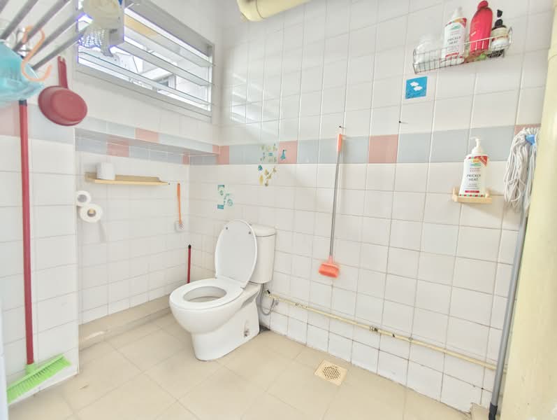 608 Choa Chu Kang Street 62, 608 Choa Chu Kang Street 62, 3 Bedrooms, 1,162 sqft, HDB Flat For Sale, by Alex Lim, 500238670 - Bathroom - PropertyGuru.com.sg