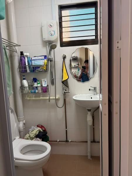 108 Serangoon North Avenue 1, 108 Serangoon North Avenue 1, Room Rental, 150 sqft, HDB Flat For Rent, by Jeffrey Lee, 500238696 - Bathroom - PropertyGuru.com.sg