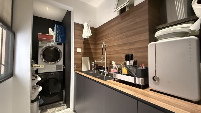 Seletar Springs Condominium, 104 Gerald Drive, 3 Bedrooms, 1,582 sqft, Condominium For Sale, by Damon Chua, 500238704 - Kitchen - PropertyGuru.com.sg
