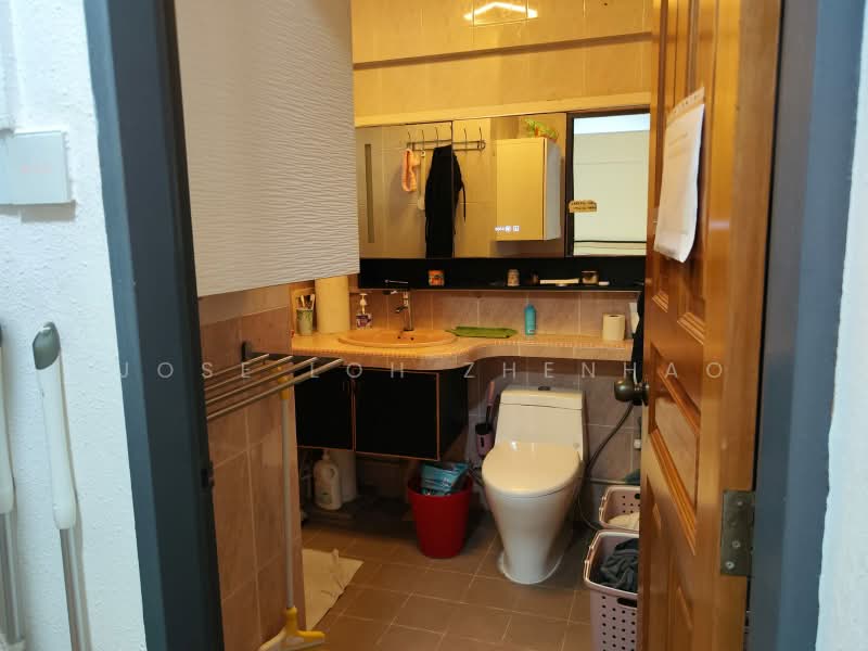 522 Hougang Avenue 6, 522 Hougang Avenue 6, 4 Bedrooms, 1,561 sqft, HDB Flat For Sale, by Jose Loh Zhenhao, 500238720 - Bathroom - PropertyGuru.com.sg