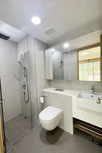 Eight Riversuites, 2 Whampoa East, 2 Bedrooms, 700 sqft, Condominium For Sale, by Esther Low, 500238721 - Bathroom - PropertyGuru.com.sg