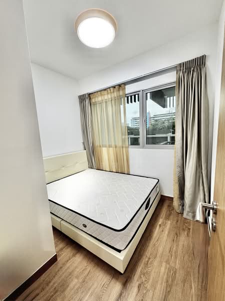 Eight Riversuites, 2 Whampoa East, 2 Bedrooms, 700 sqft, Condominium For Sale, by Esther Low, 500238721 - Bedroom - PropertyGuru.com.sg