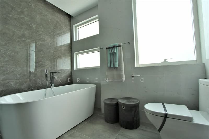 Gallop Green, 13 Woollerton Park, 5 Bedrooms, 4,241 sqft, Condominium For Sale, by Kereen Teo, 500238729 - Bathroom - PropertyGuru.com.sg