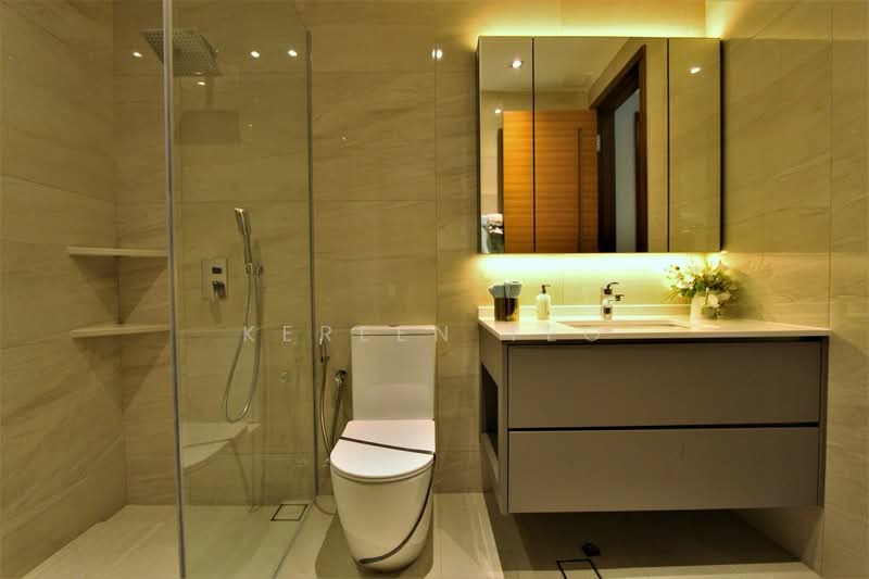 Gallop Green, 13 Woollerton Park, 5 Bedrooms, 4,241 sqft, Condominium For Sale, by Kereen Teo, 500238729 - Bathroom - PropertyGuru.com.sg