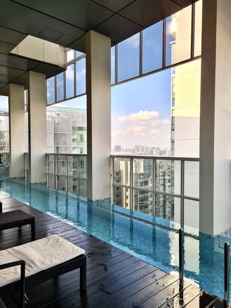 The Peak @ Cairnhill I, 51 Cairnhill Circle, 1 Bedroom, 527 sqft, Condominium For Sale, by Dwayne Tan, 500238738 - Pool - PropertyGuru.com.sg