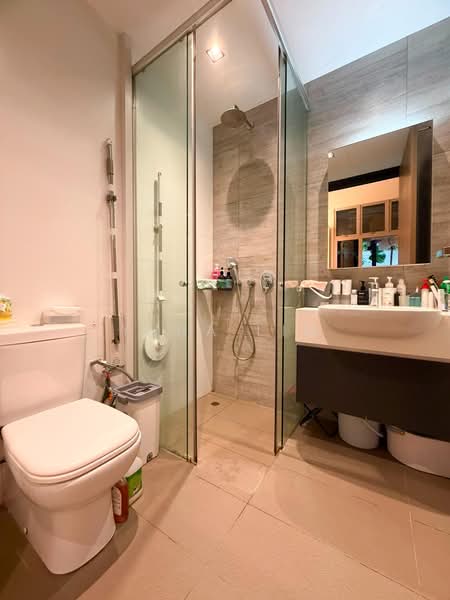 Hills TwoOne, 21 Hillview Terrace, 2 Bedrooms, 700 sqft, Apartment For Sale, by Yuna Lim, 500238742 - Bathroom - PropertyGuru.com.sg