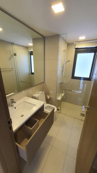 Bellewaters, 13 Anchorvale Crescent, 4 Bedrooms, 1,238 sqft, Condominium For Rent, by Darren Lim, 500238752 - Bathroom - PropertyGuru.com.sg