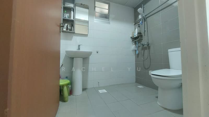 131B Lorong 1 Toa Payoh, 131B Lorong 1 Toa Payoh, Balestier / Toa Payoh, 3 Bedrooms, 1,001 sqft, HDB Flat For Sale, by Rachel Yu, 500238756 - Bathroom - PropertyGuru.com.sg