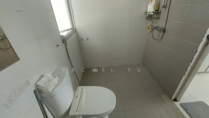 131B Lorong 1 Toa Payoh, 131B Lorong 1 Toa Payoh, Balestier / Toa Payoh, 3 Bedrooms, 1,001 sqft, HDB Flat For Sale, by Rachel Yu, 500238756 - Bathroom - PropertyGuru.com.sg
