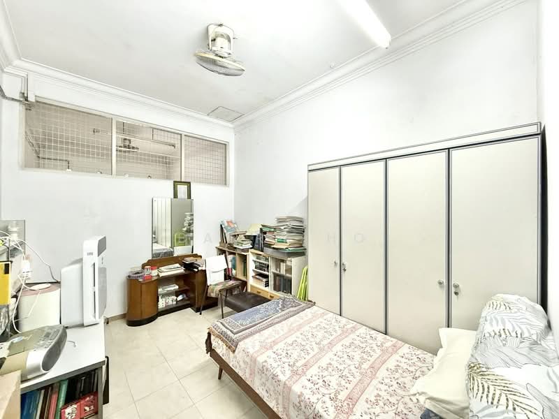 Sembawang Hills Estate, Nemesu Avenue, 3 Bedrooms, 892 sqft, Terraced House For Sale, by Barry Ho, 500238762 - Bedroom - PropertyGuru.com.sg